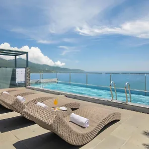 Mangata Beachfront - Rooftop Bar Sea View ホテル